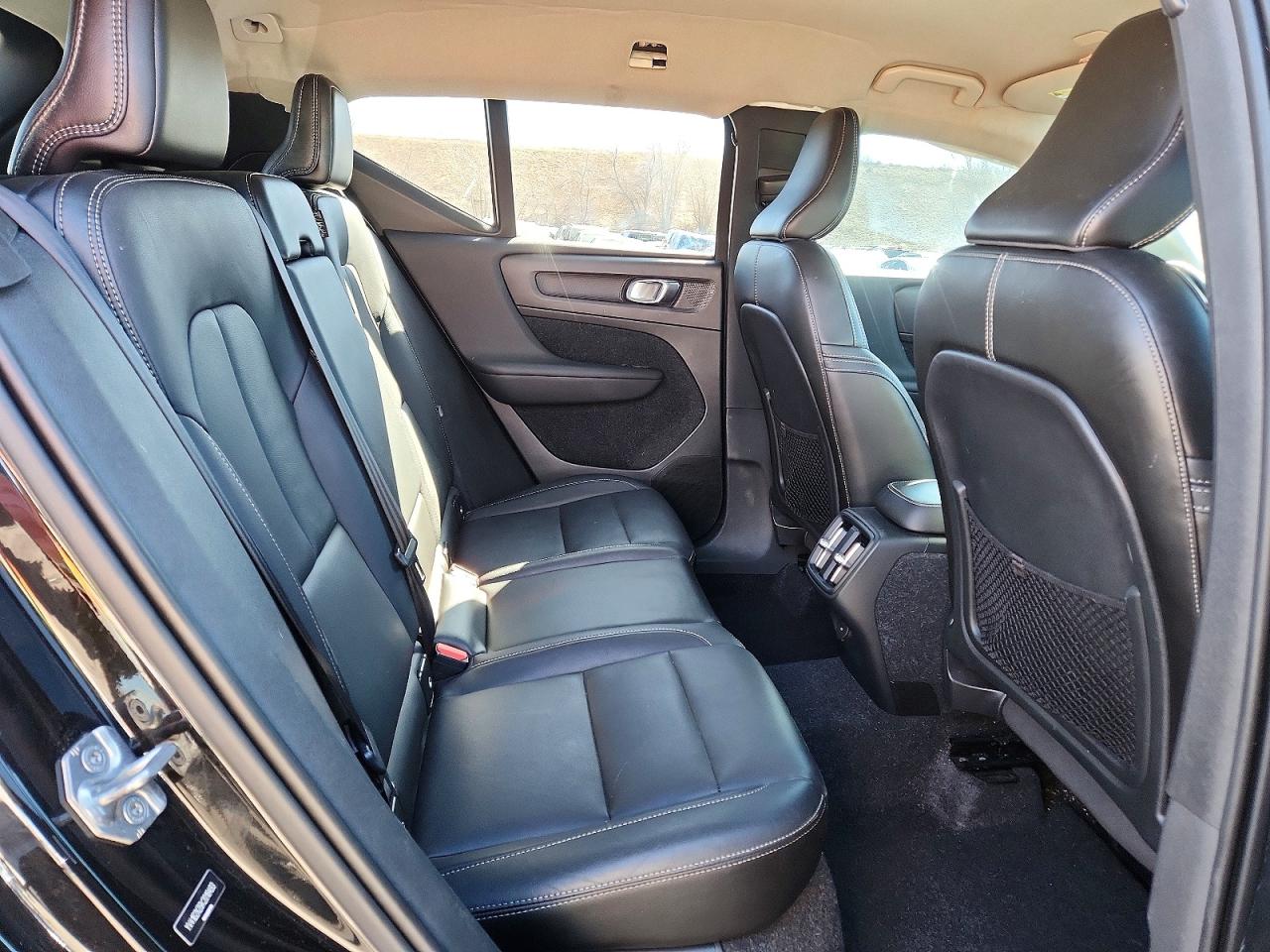 2019 VOLVO XC40 T5 MOMENTUM photo 31