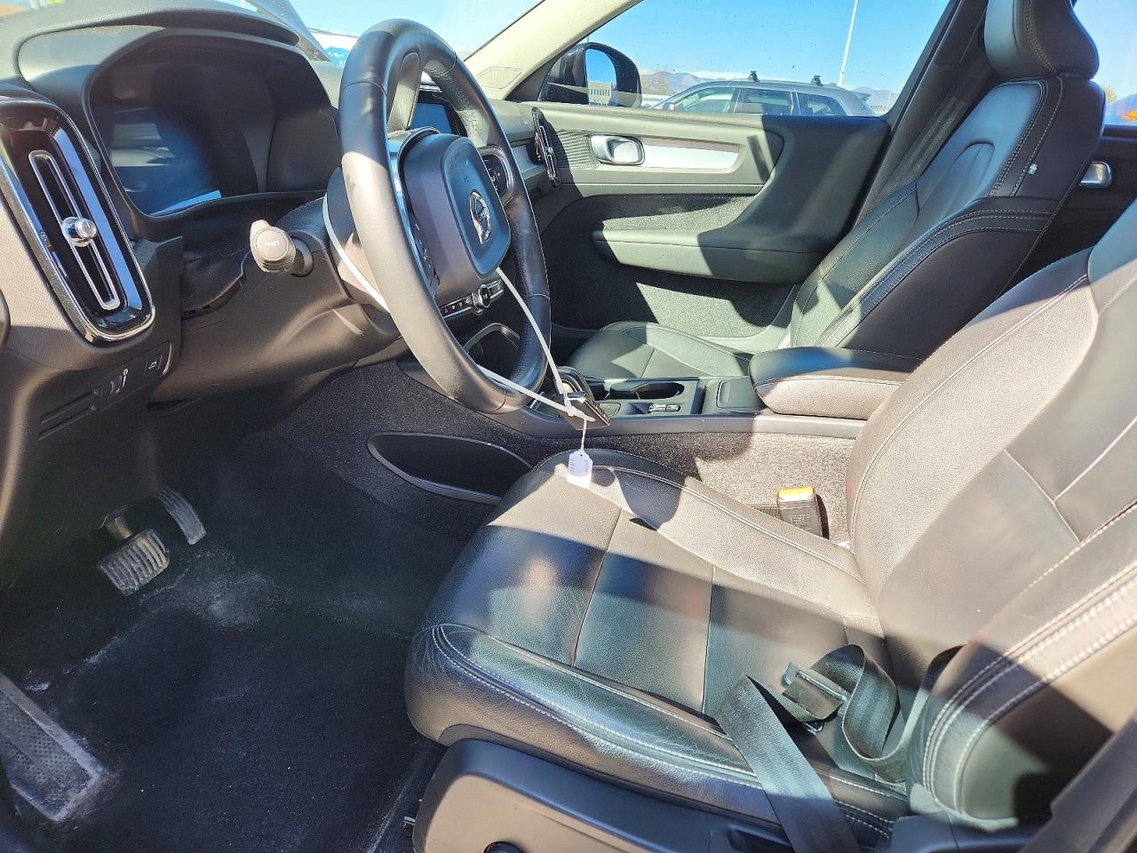 2019 VOLVO XC40 T5 MOMENTUM photo 19