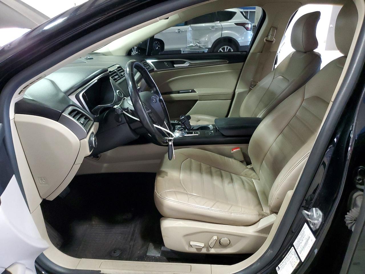 2017 FORD FUSION SE photo 19