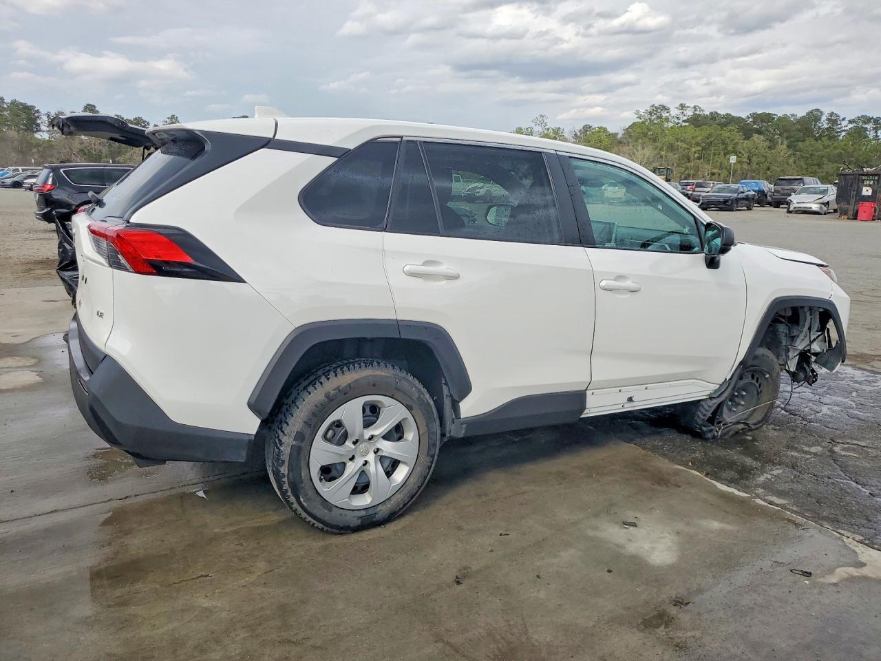 2024 TOYOTA RAV4 LE photo 3