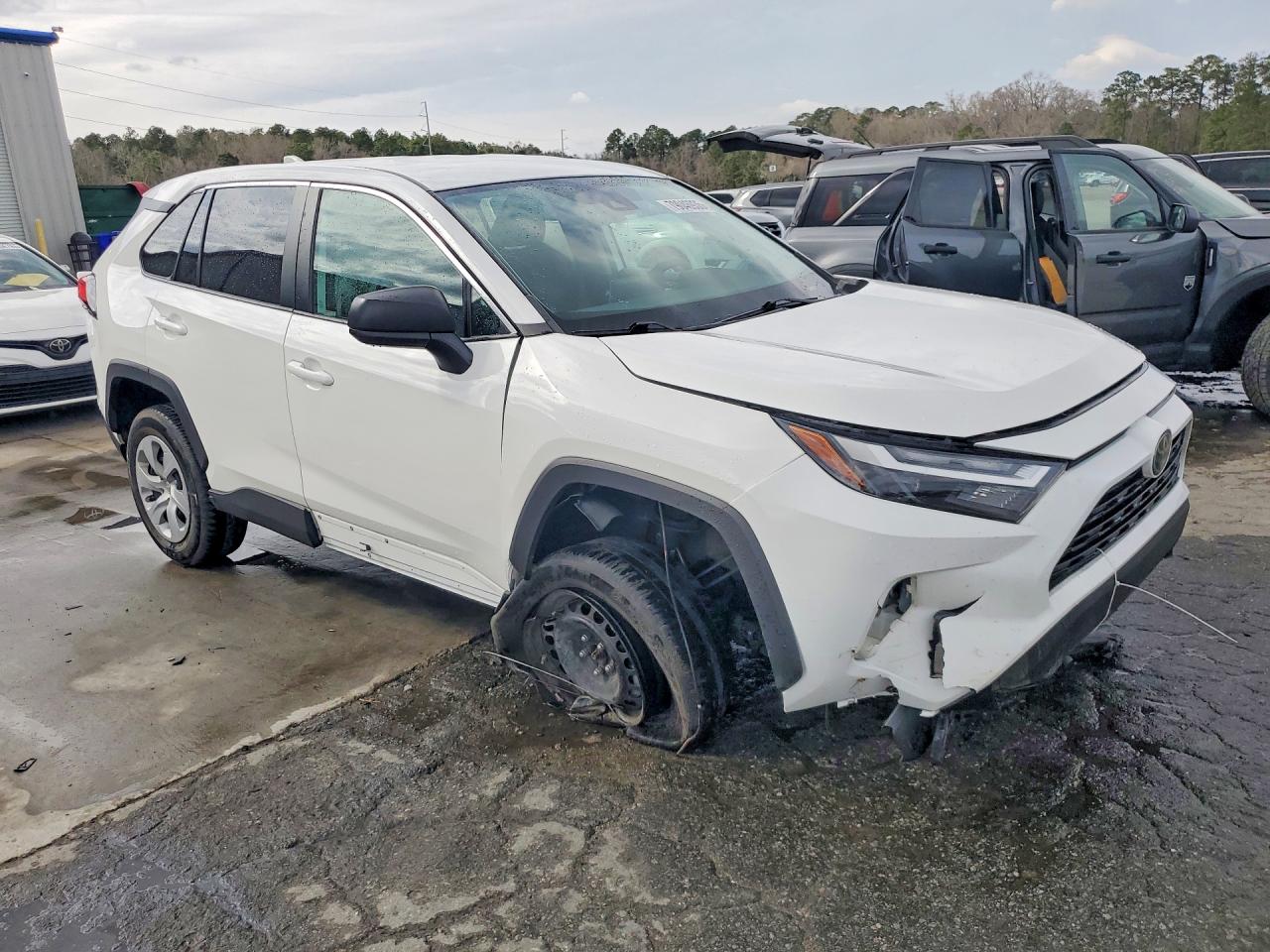 2024 TOYOTA RAV4 LE photo 4