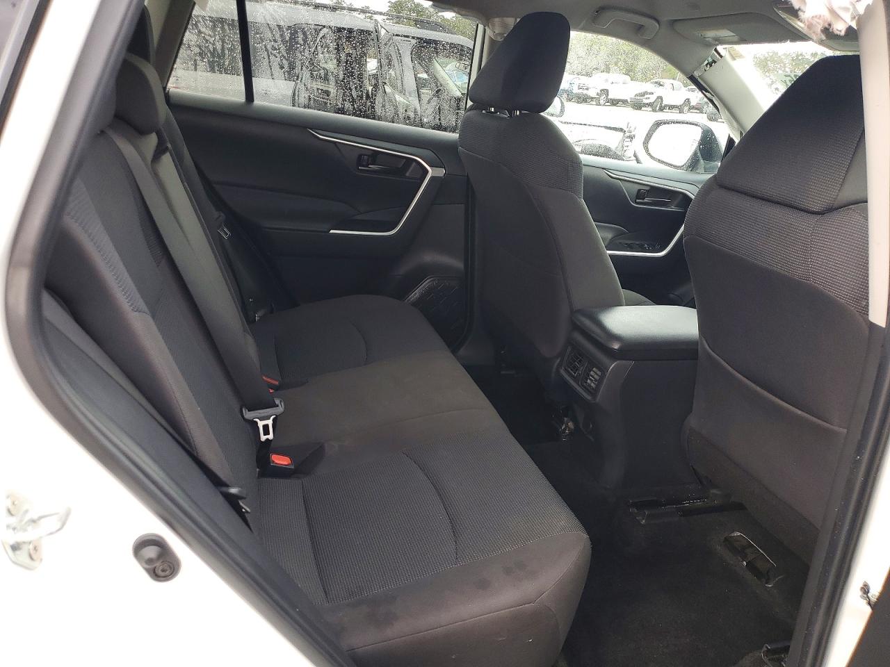 2024 TOYOTA RAV4 LE photo 11