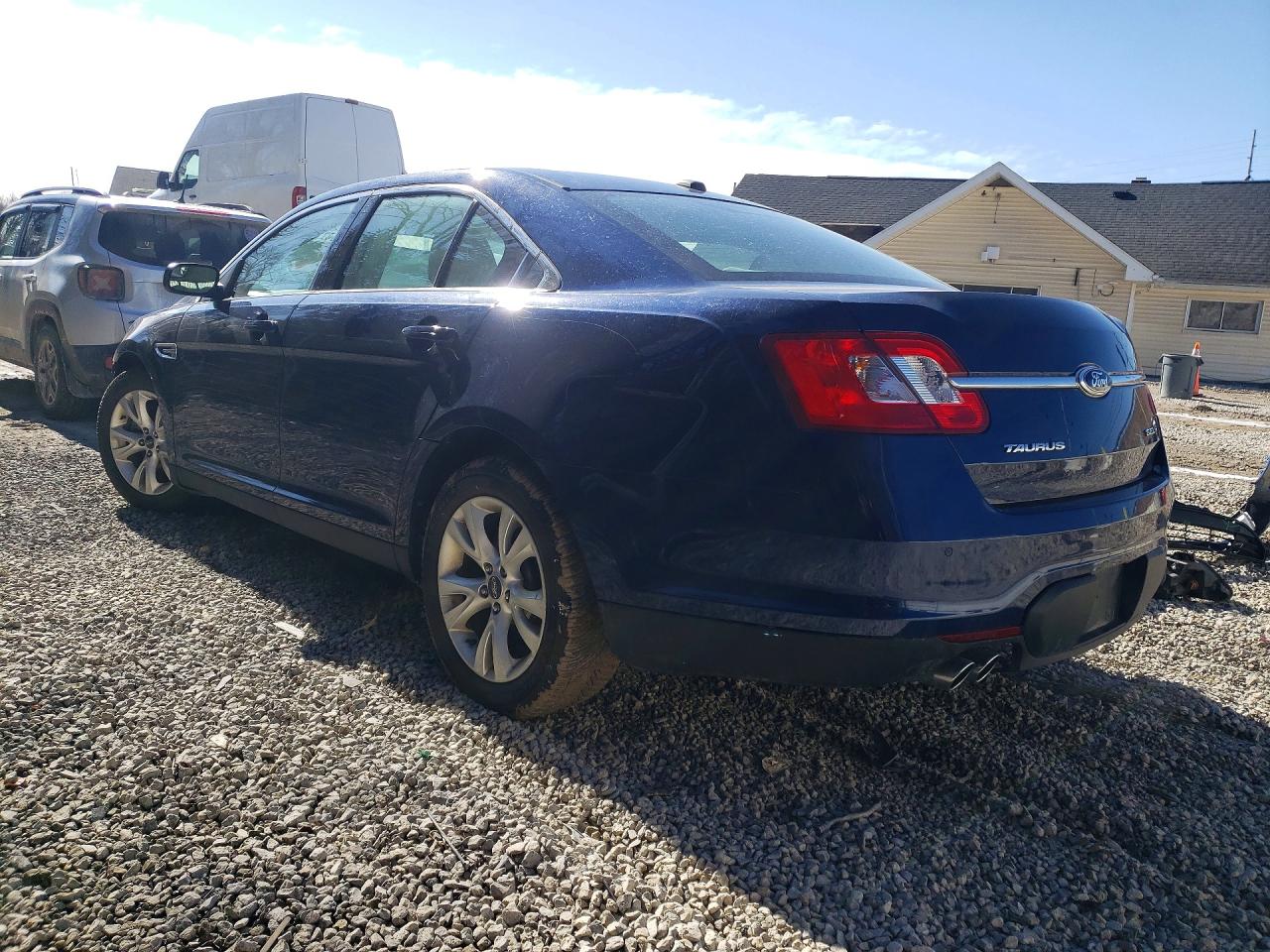 2012 FORD TAURUS SEL photo 2