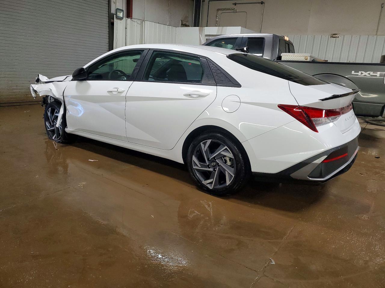 2025 HYUNDAI ELANTRA SEL SPORT photo 3