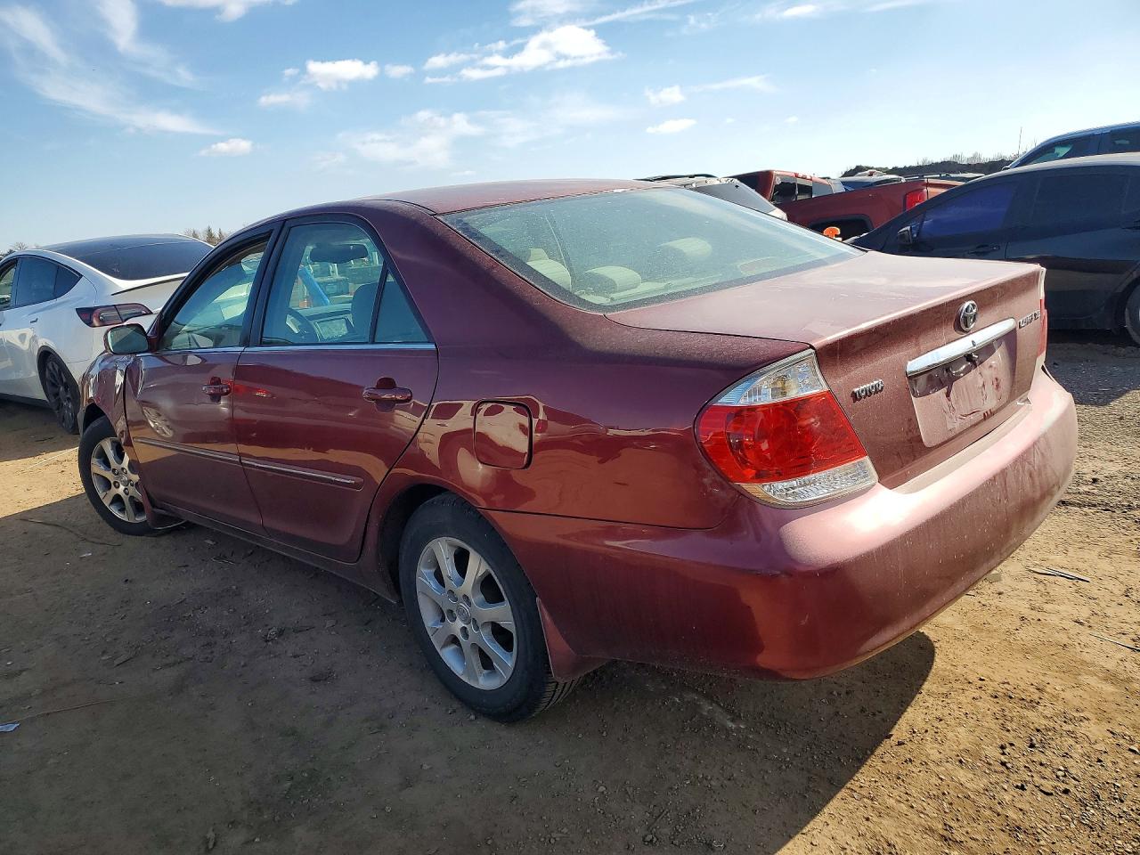 2005 TOYOTA CAMRY XLE photo 2