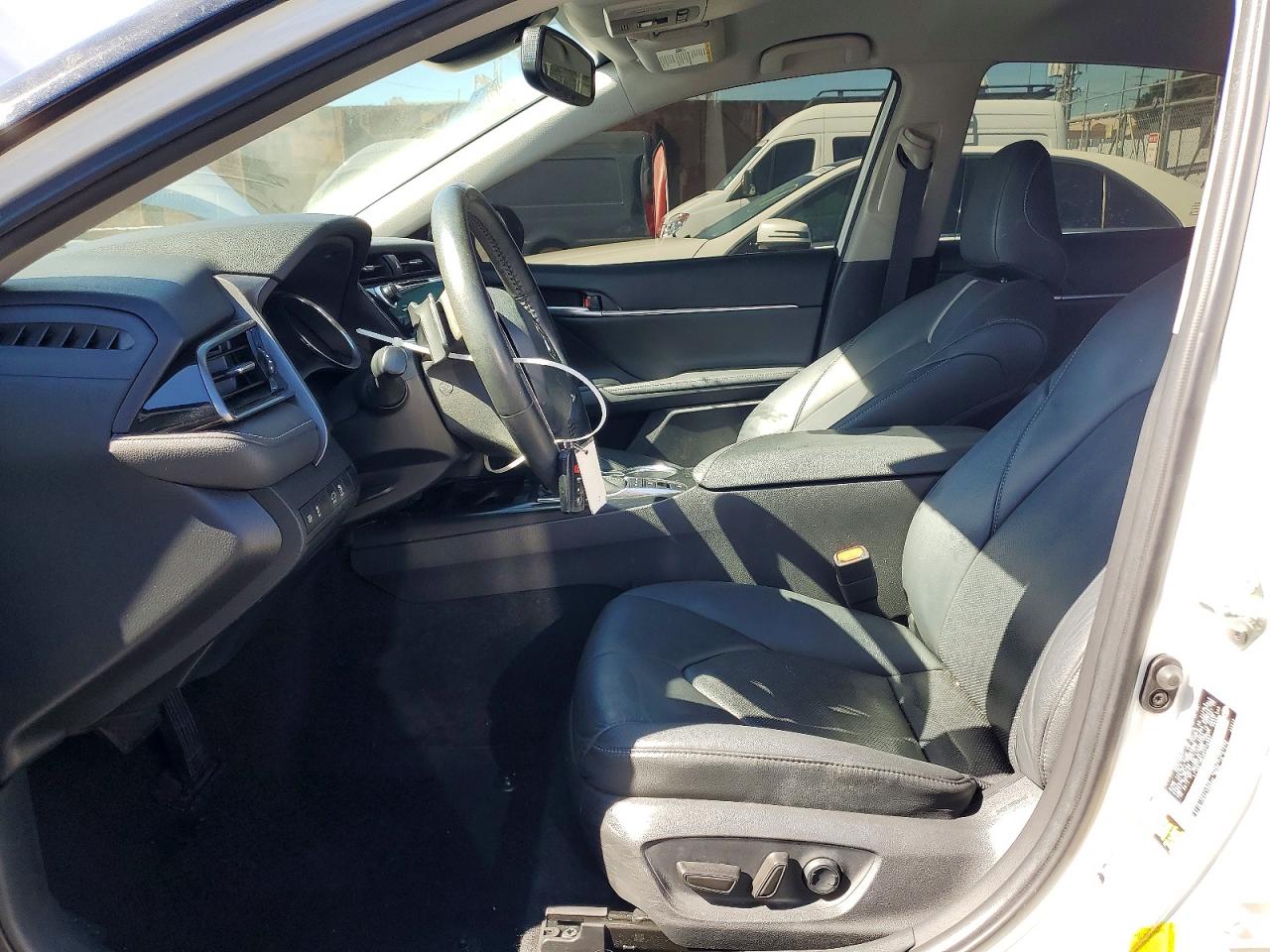 2019 TOYOTA CAMRY XSE photo 13