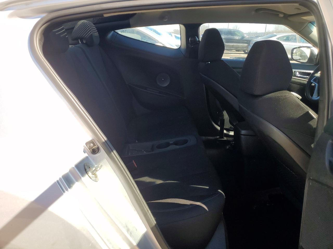 2016 HYUNDAI VELOSTER BASE photo 28