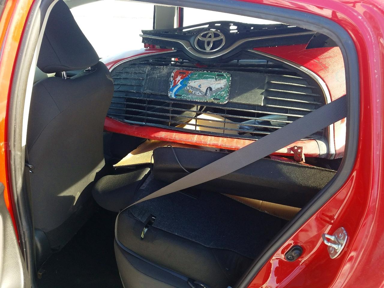 2017 TOYOTA YARIS 5-DOOR L photo 10