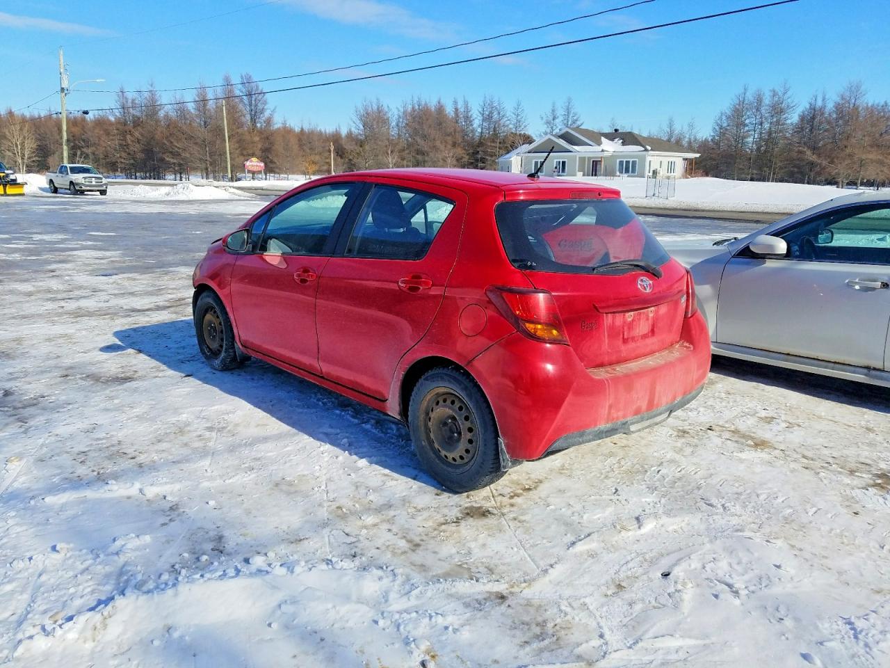 2017 TOYOTA YARIS 5-DOOR L photo 2
