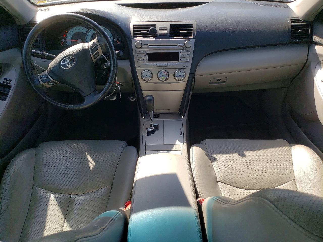 2011 TOYOTA CAMRY SE photo 15
