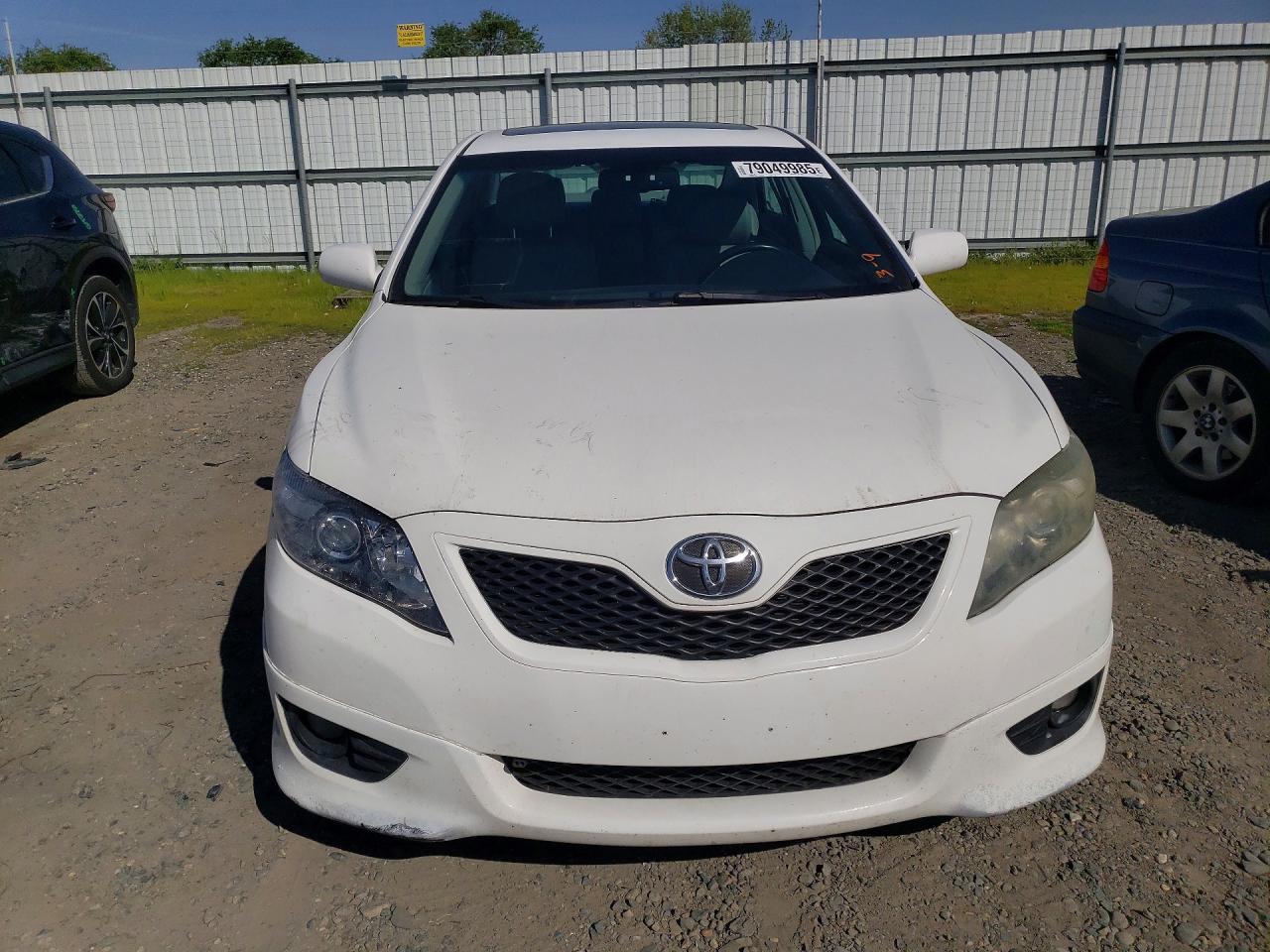 2011 TOYOTA CAMRY SE photo 9