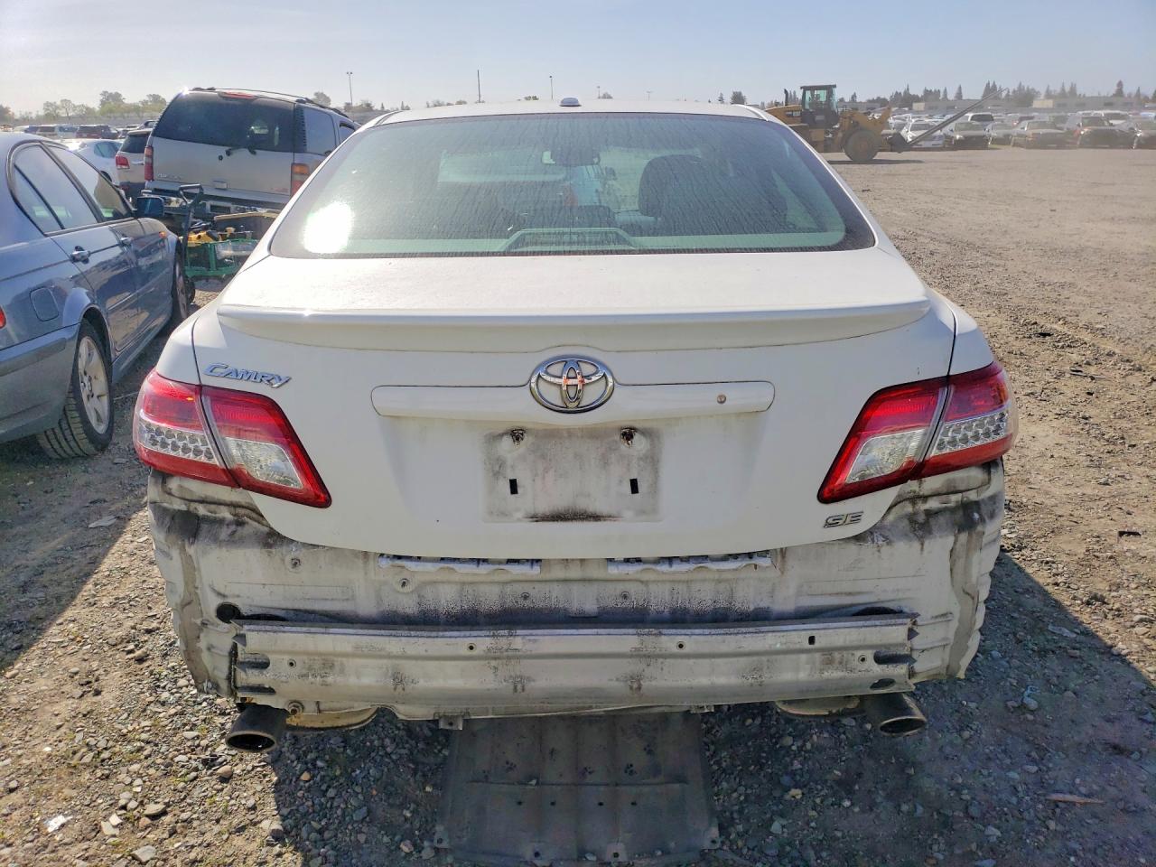 2011 TOYOTA CAMRY SE photo 11