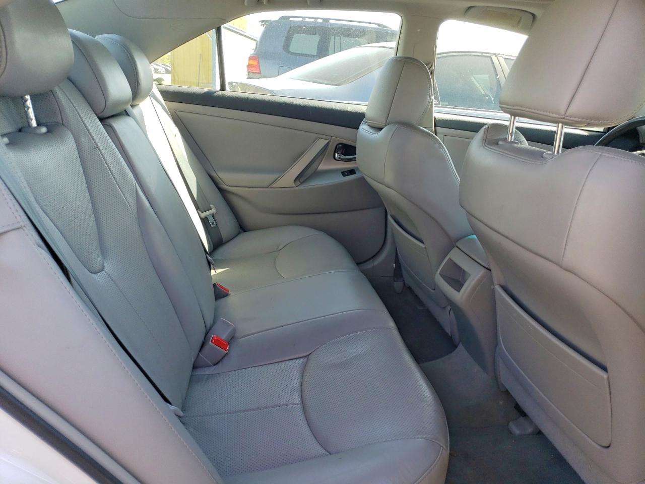 2011 TOYOTA CAMRY SE photo 19