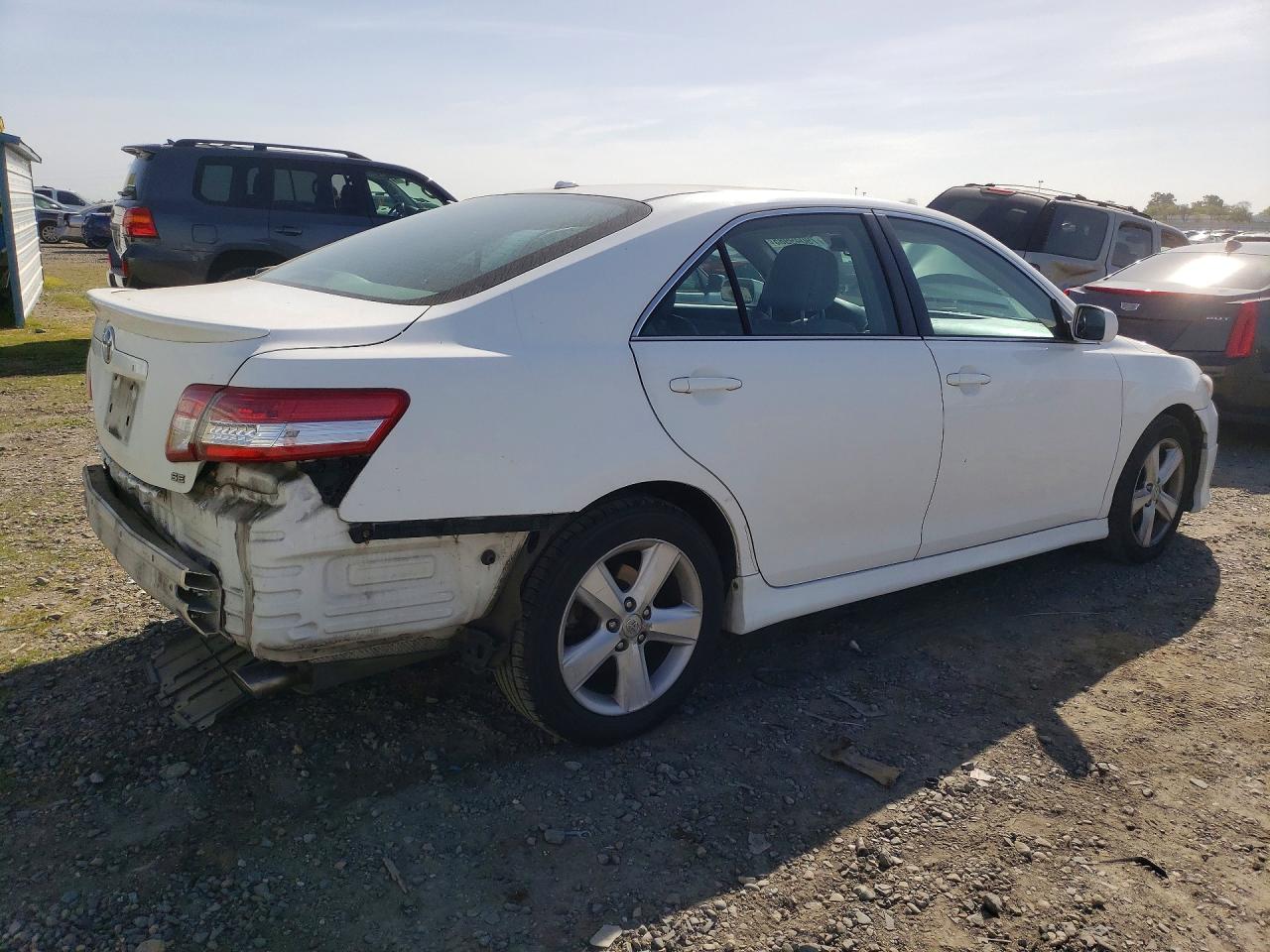 2011 TOYOTA CAMRY SE photo 5