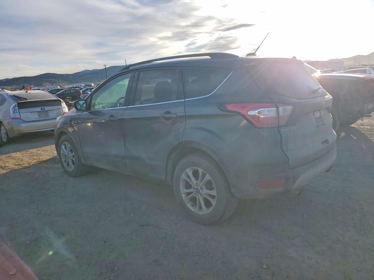 2017 FORD ESCAPE SE photo 2