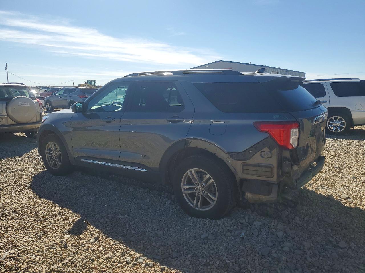 2023 FORD EXPLORER XLT photo 4