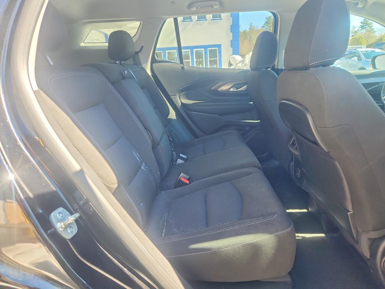 2024 GMC TERRAIN SLE photo 11