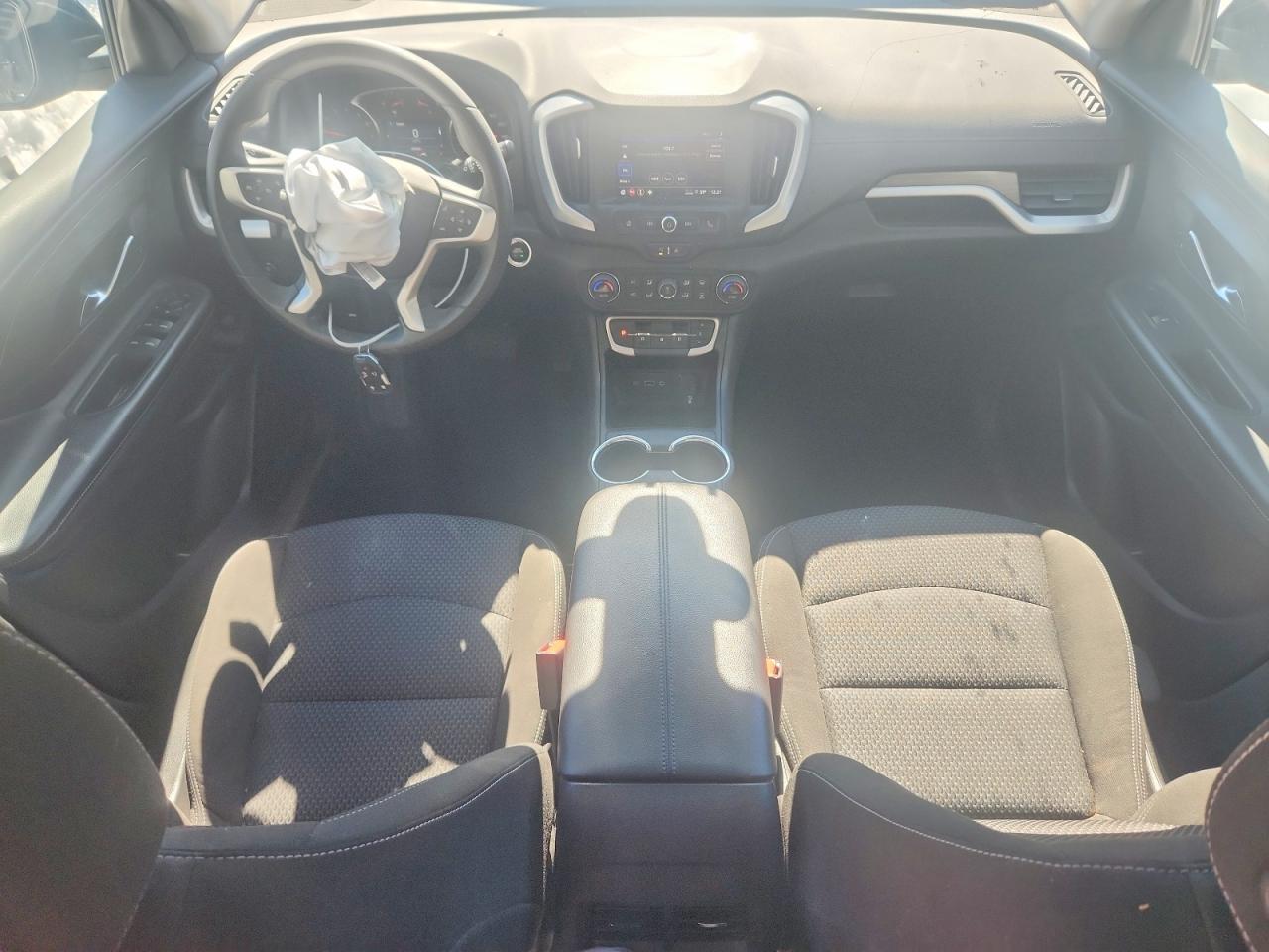 2024 GMC TERRAIN SLE photo 8