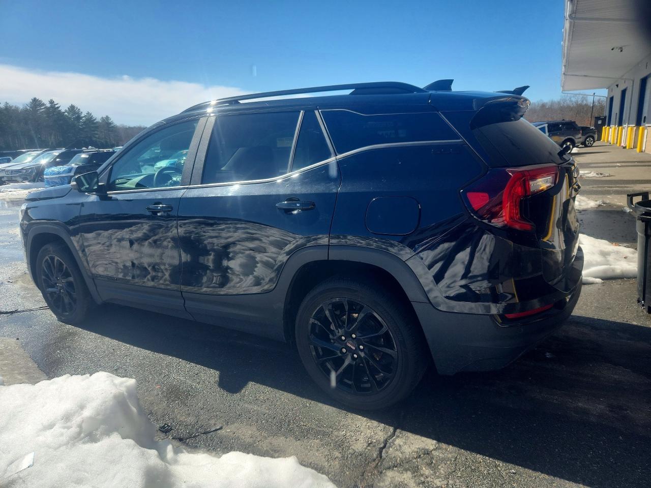 2024 GMC TERRAIN SLE photo 2