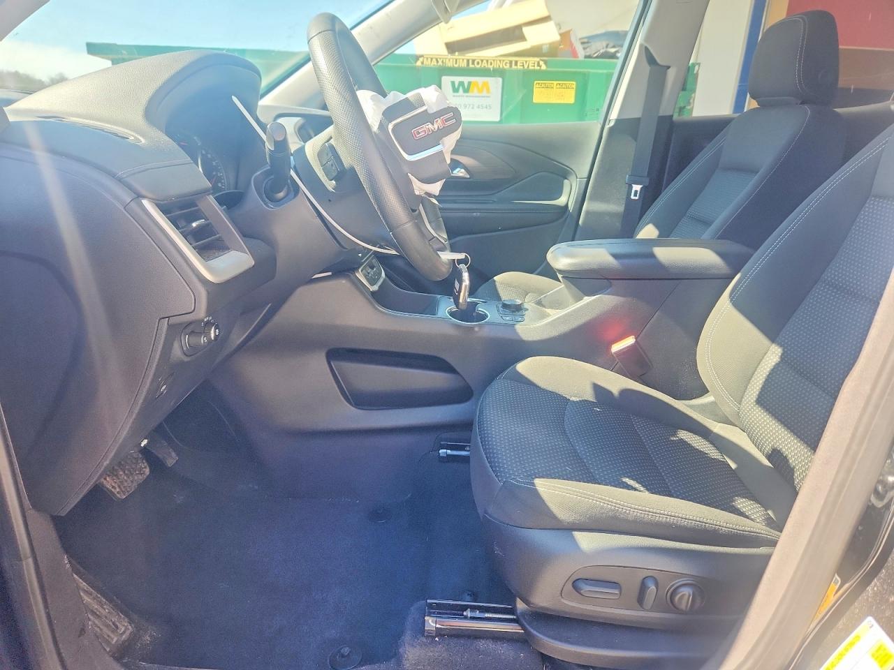 2024 GMC TERRAIN SLE photo 7