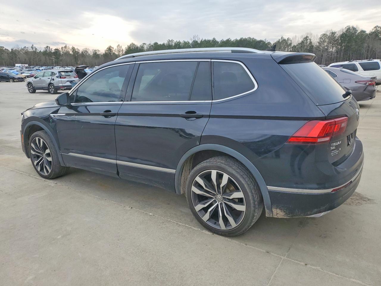 2020 VOLKSWAGEN TIGUAN SEL PREMIUM R-LINE photo 2