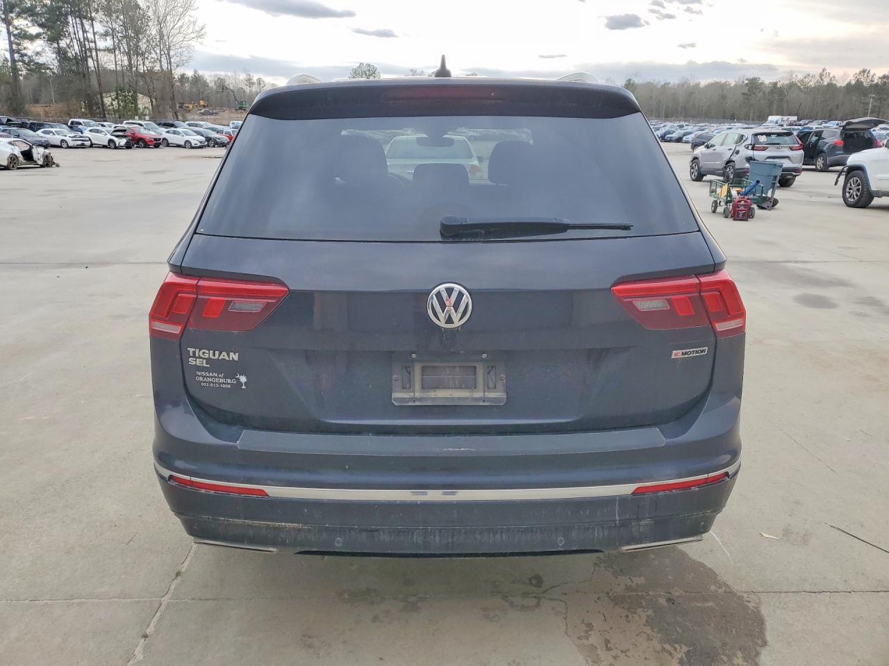 2020 VOLKSWAGEN TIGUAN SEL PREMIUM R-LINE photo 6