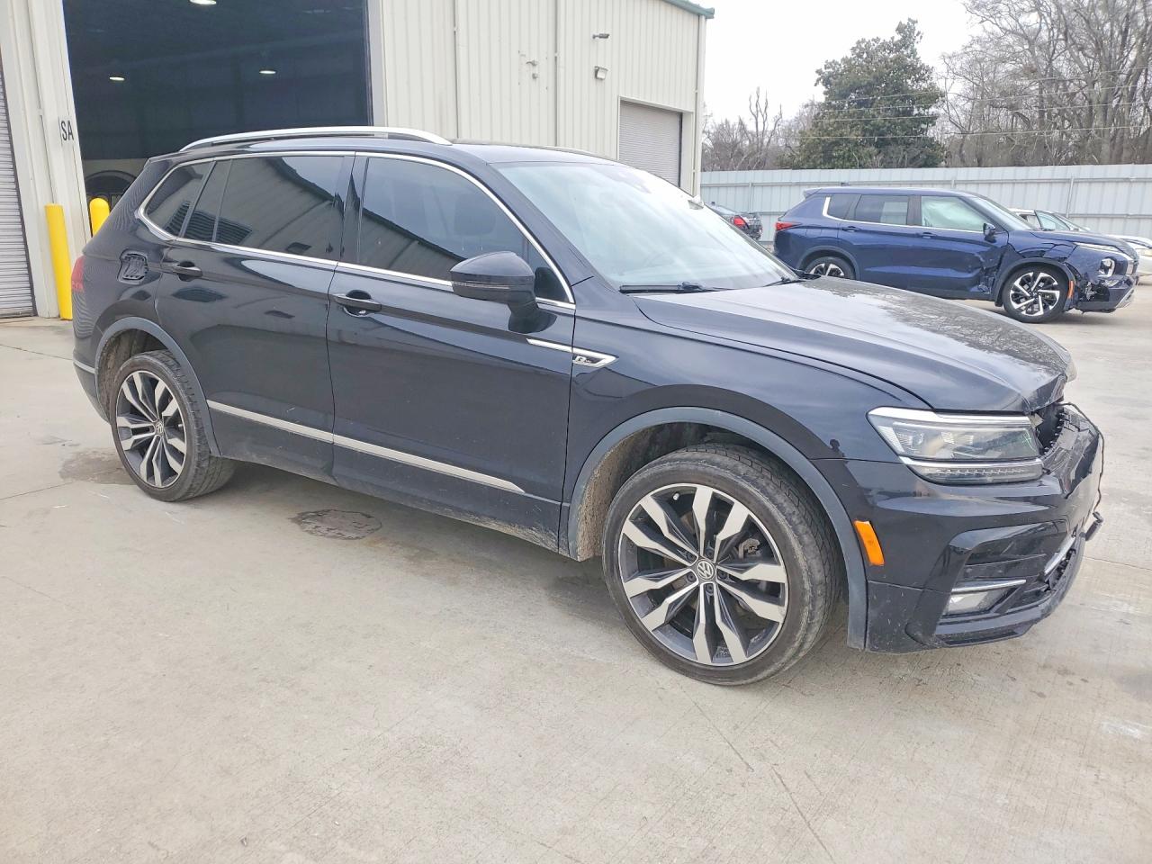 2020 VOLKSWAGEN TIGUAN SEL PREMIUM R-LINE photo 4