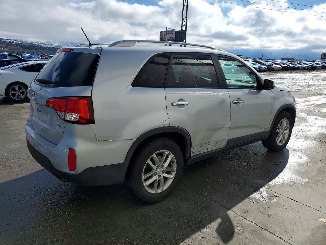 2015 KIA SORENTO LX photo 3