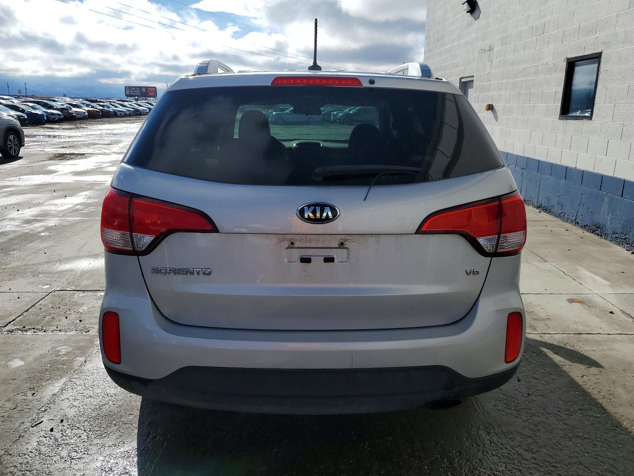 2015 KIA SORENTO LX photo 6