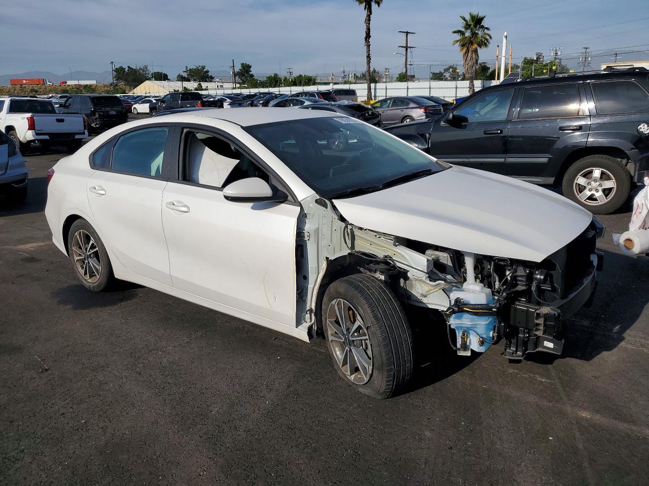 2023 KIA FORTE LXS photo 4
