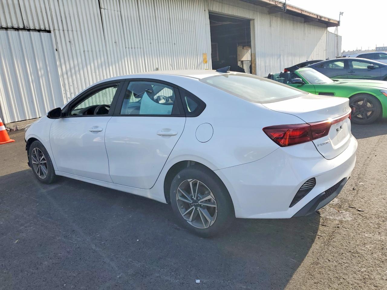2023 KIA FORTE LXS photo 2