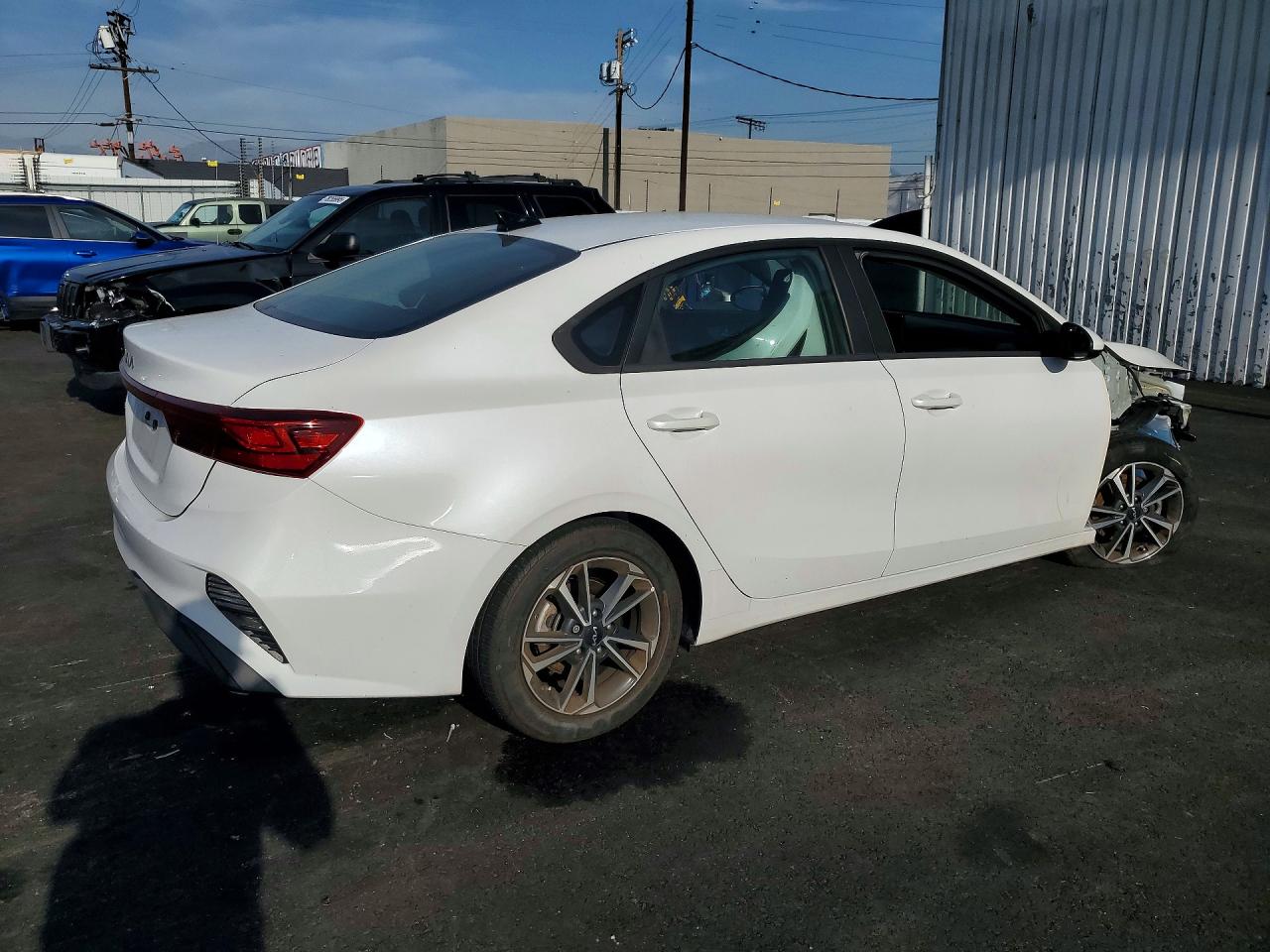 2023 KIA FORTE LXS photo 3