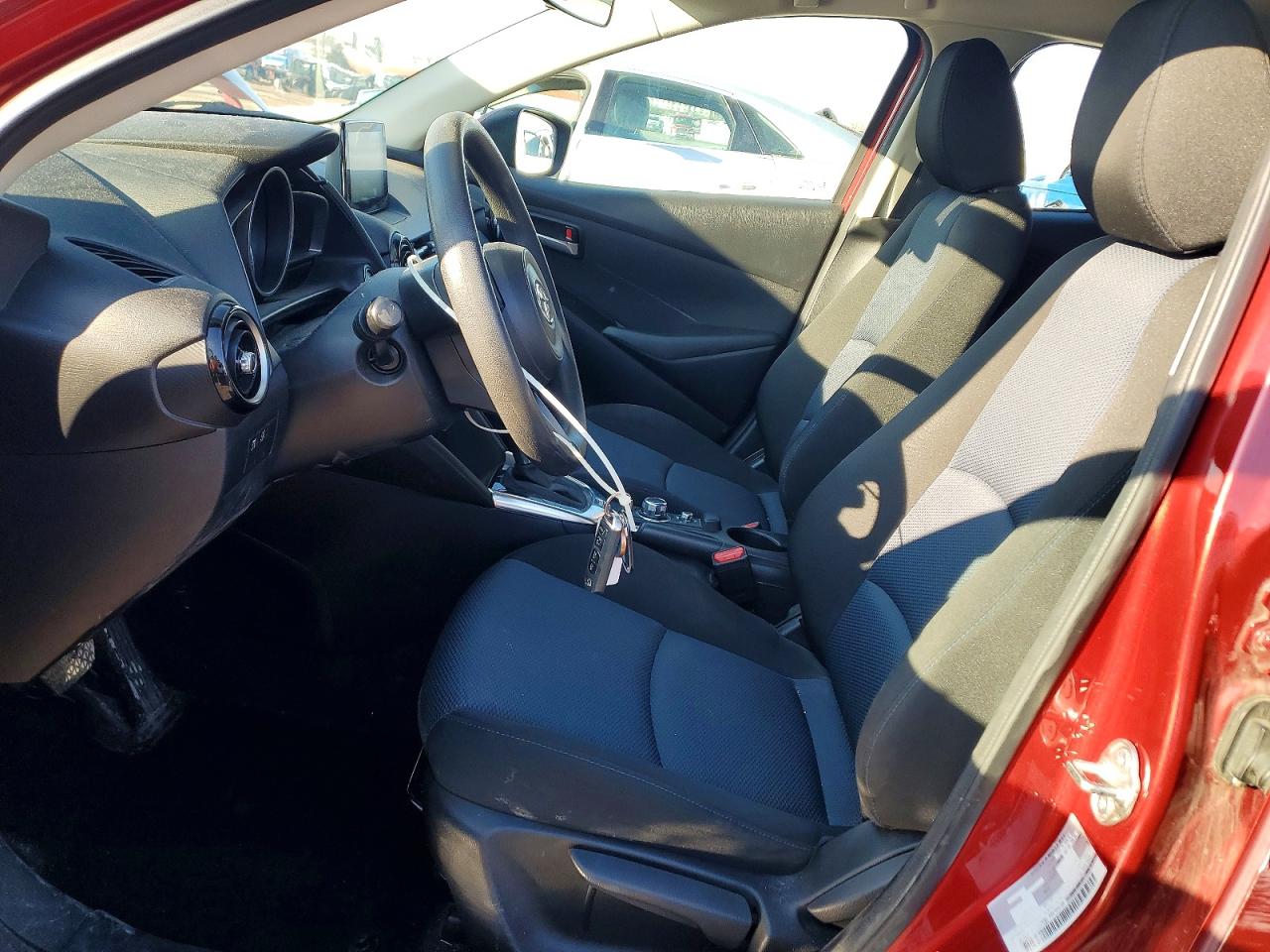 2019 TOYOTA YARIS LE photo 13