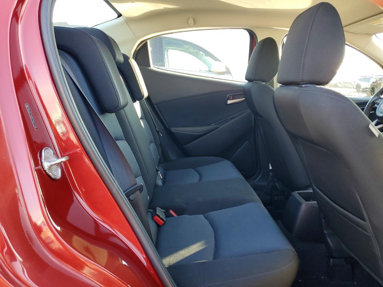 2019 TOYOTA YARIS LE photo 19