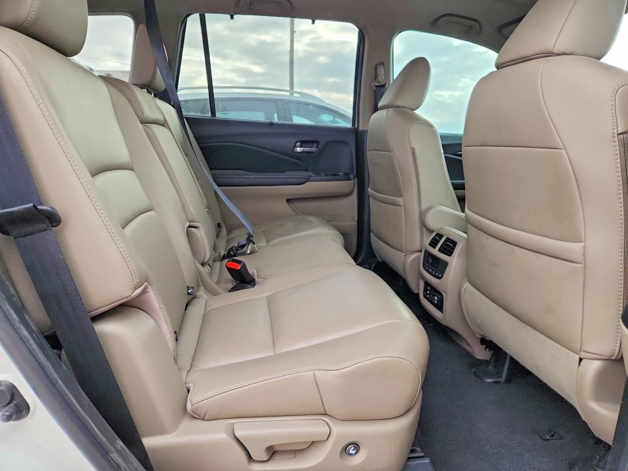 2016 HONDA PILOT TOURING photo 21