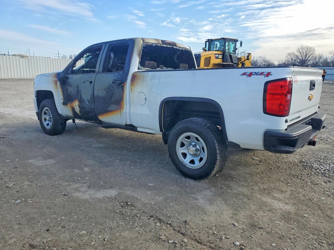 2016 CHEVROLET SILVERADO K1500 photo 2