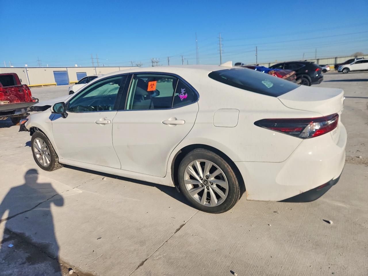 2023 TOYOTA CAMRY LE photo 2