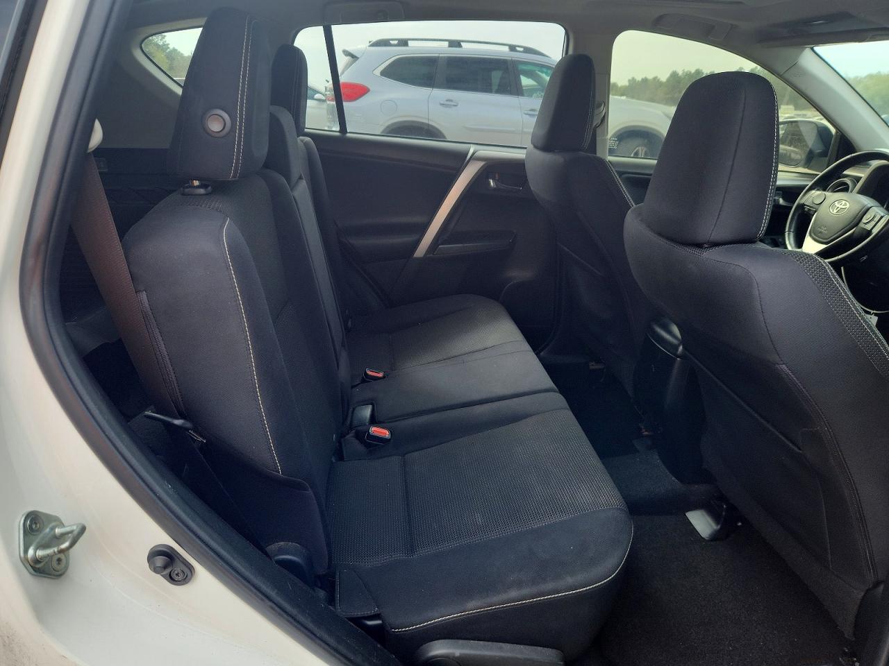 2016 TOYOTA RAV4 XLE photo 11