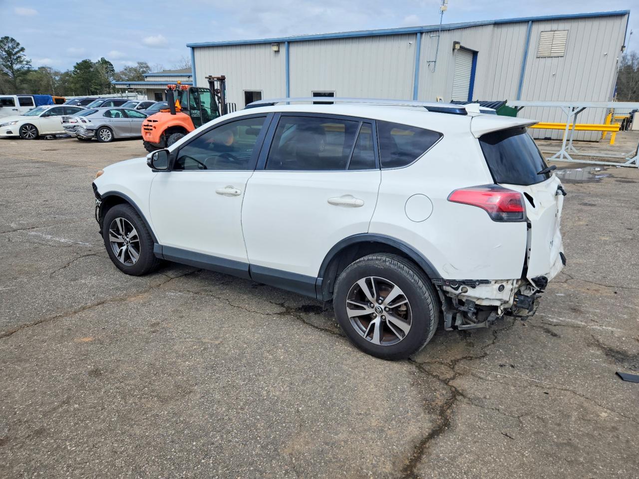 2016 TOYOTA RAV4 XLE photo 2