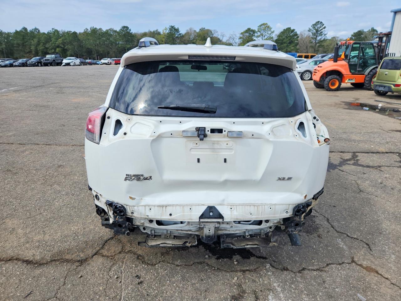2016 TOYOTA RAV4 XLE photo 6