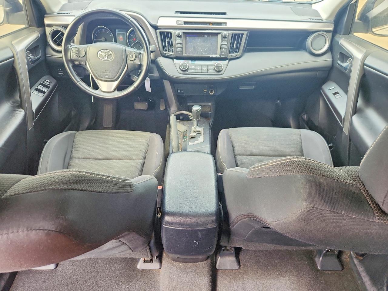 2016 TOYOTA RAV4 XLE photo 8