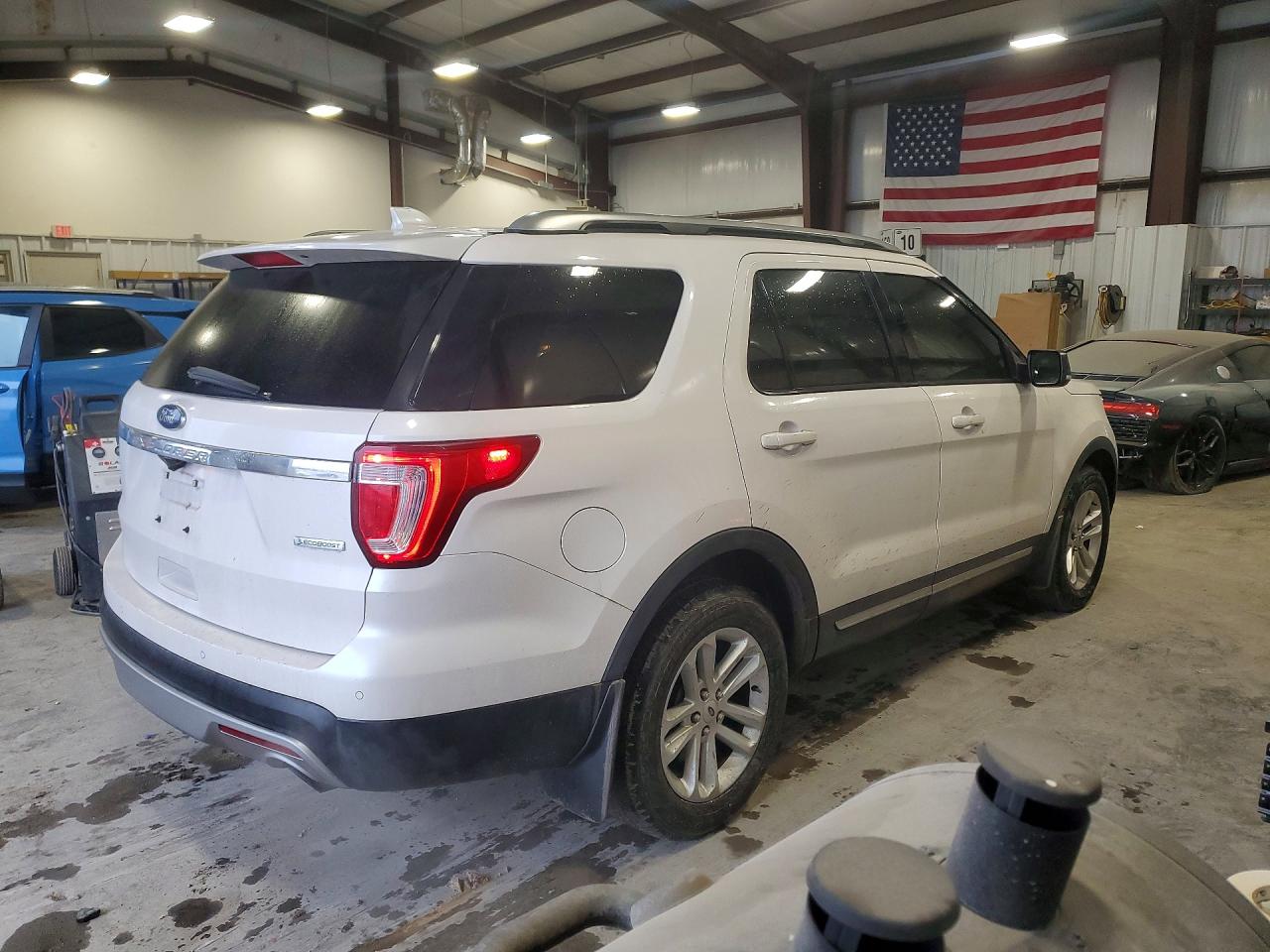 2017 FORD EXPLORER XLT photo 3