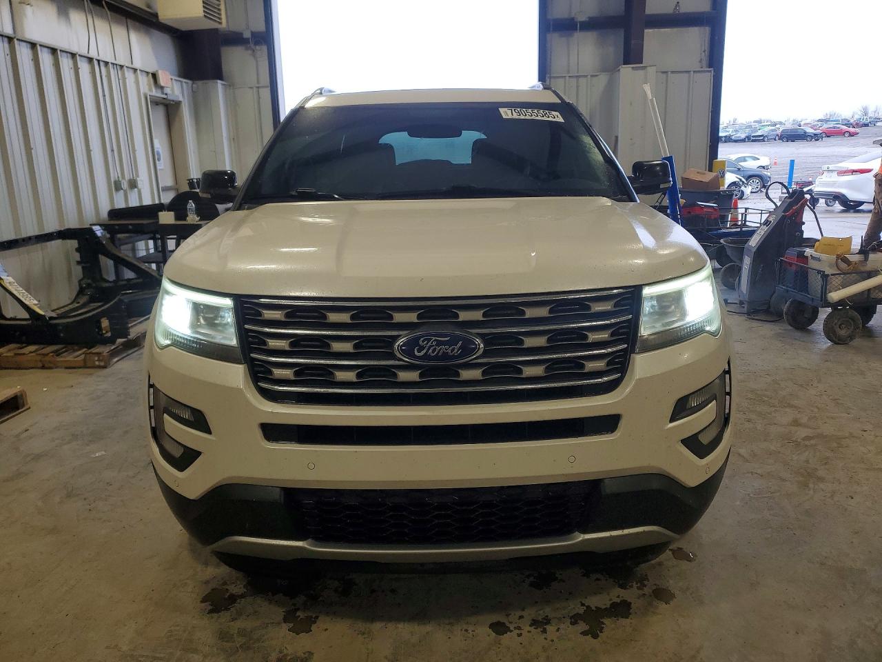 2017 FORD EXPLORER XLT photo 5
