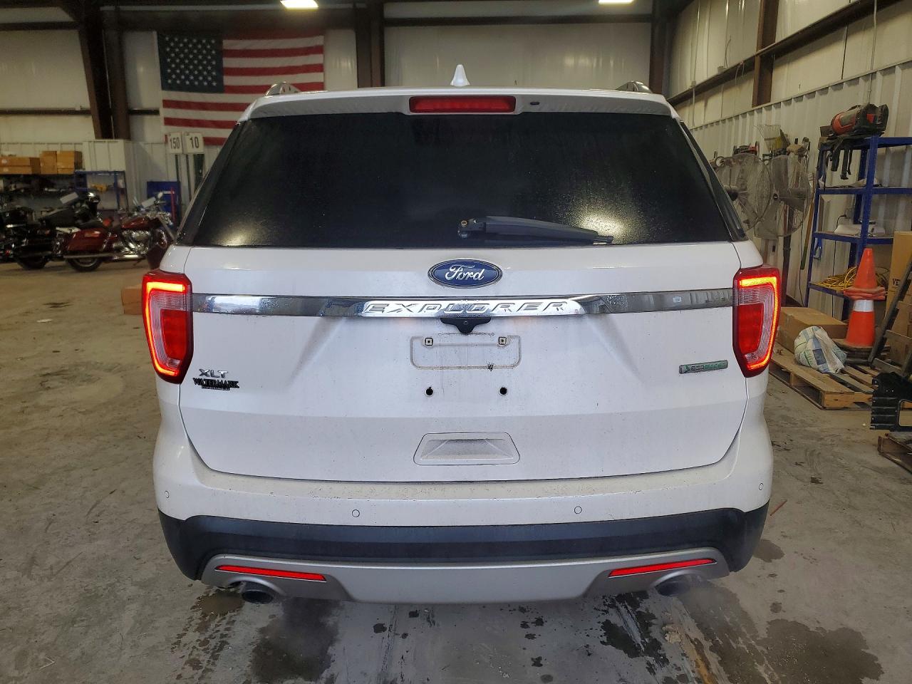 2017 FORD EXPLORER XLT photo 6