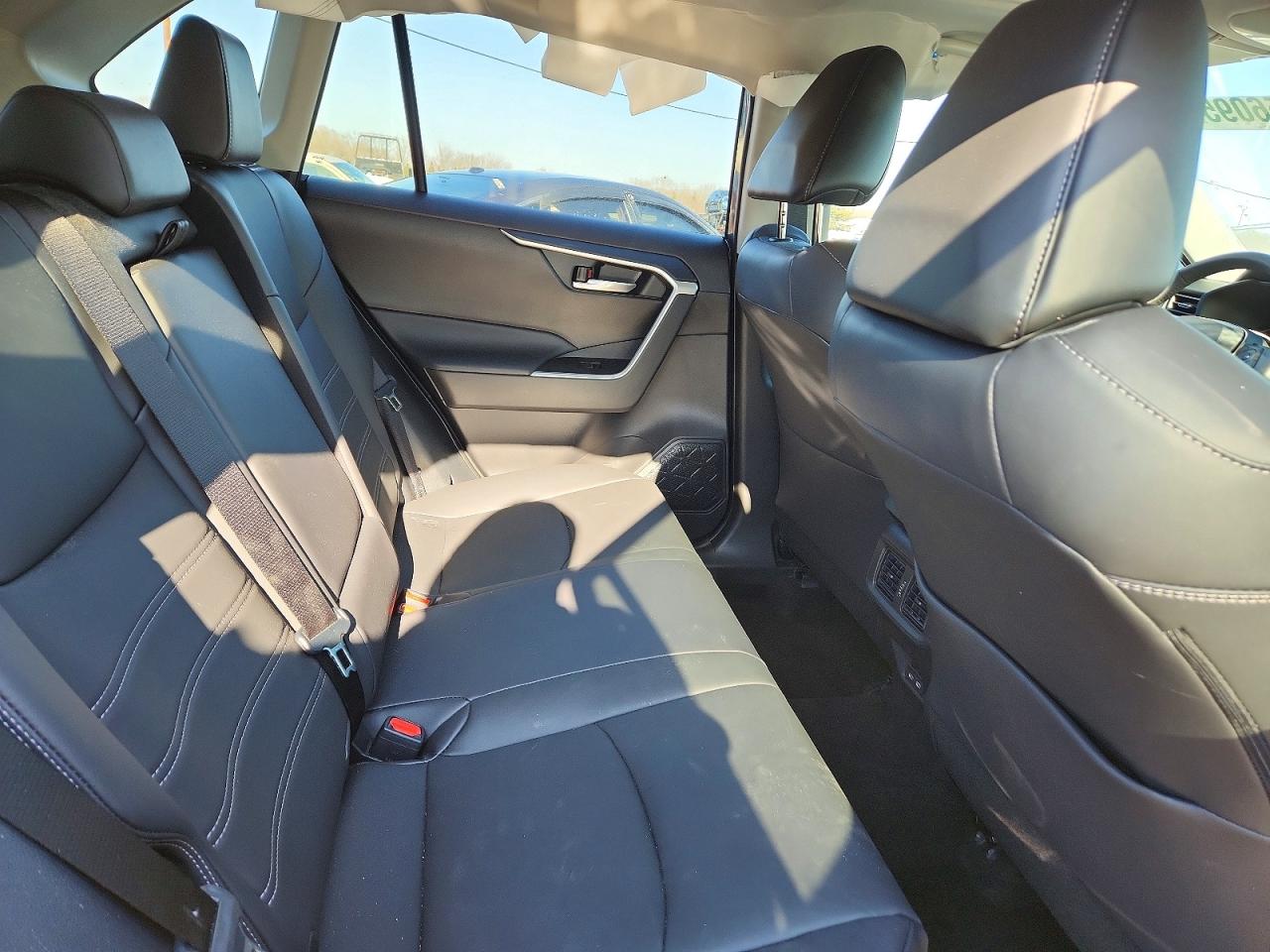 2025 TOYOTA RAV4 XLE PREMIUM photo 21