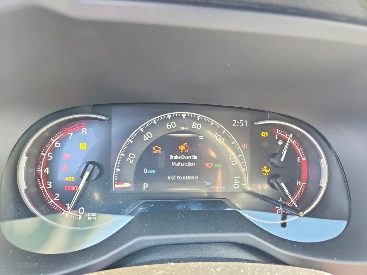 2025 TOYOTA RAV4 XLE PREMIUM photo 17
