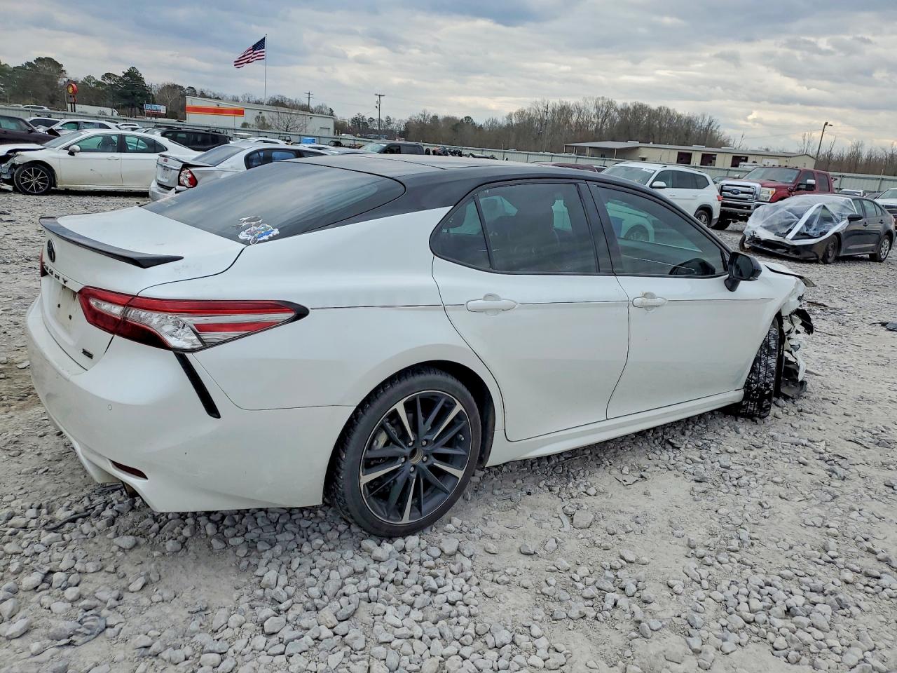 2018 TOYOTA CAMRY XSE photo 5