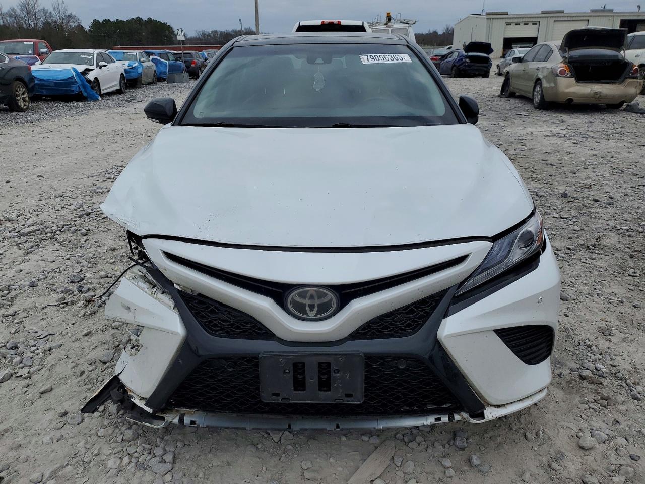 2018 TOYOTA CAMRY XSE photo 9