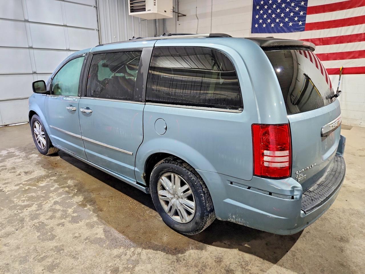 2010 CHRYSLER TOWN & COUNTRY LIMITED photo 2