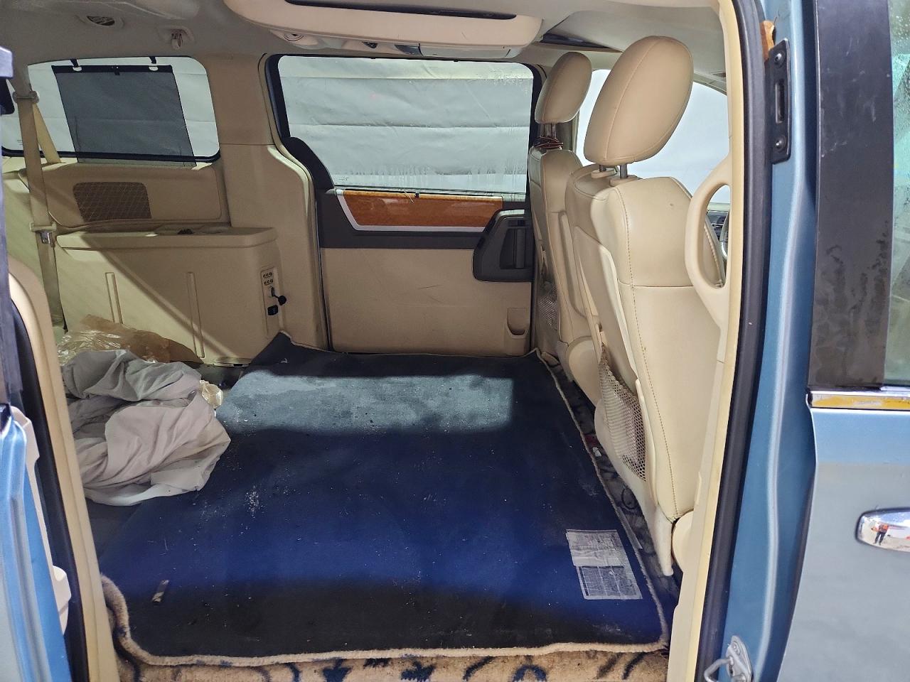2010 CHRYSLER TOWN & COUNTRY LIMITED photo 11